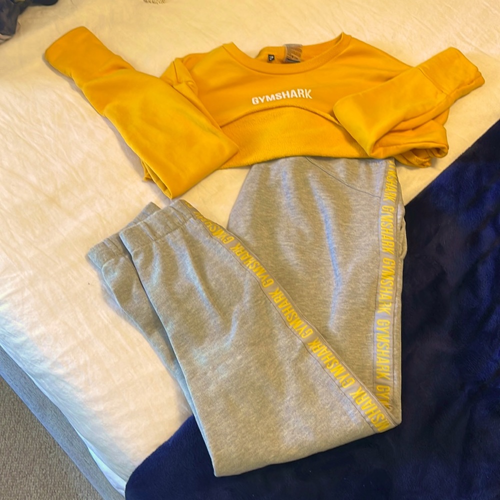 Extremely rare Gymshark oversized jogger set with super crop .